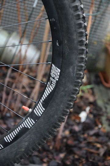 Brugt YT Industries Tues SRAM X01 DH 2018 Mountainbike — billede 16 af 31