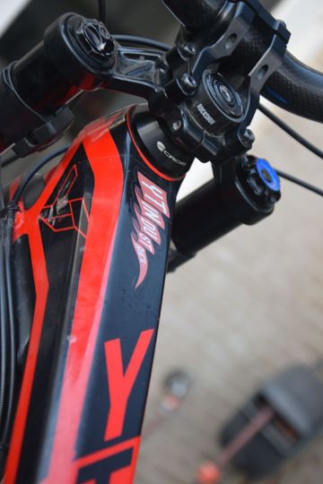 Brugt YT Industries Tues SRAM X01 DH 2018 Mountainbike — billede 19 af 31