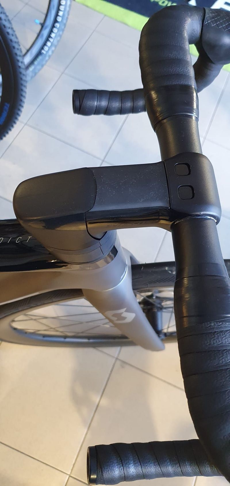 Scott Addict RC 15 2020 2020 Road & Gravel usato, Grigio chiaro — immagine 12 di 12