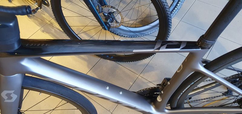 Scott Addict RC 15 2020 2020 Road & Gravel usato, Grigio chiaro — immagine 5 di 12
