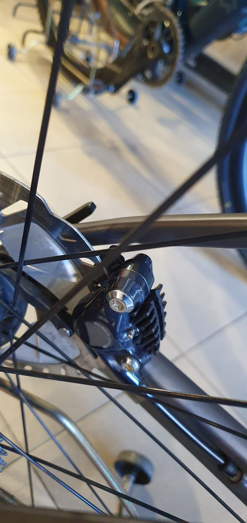Scott Addict RC 15 2020 2020 Road & Gravel usato, Grigio chiaro — immagine 9 di 12