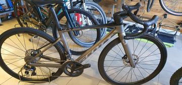 Scott Addict RC 15 2020 2020 Road & Gravel usato