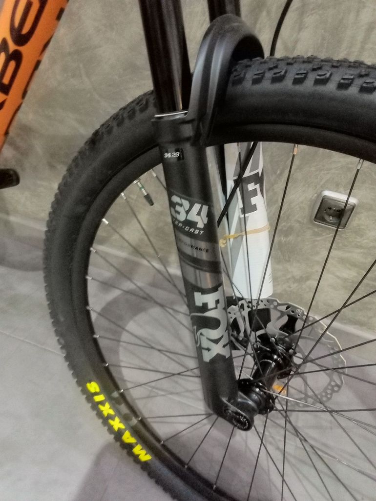 Used Orbea OIZ H20 2024 2024 Mountainbike, Orange, 29 — image 4 of 5