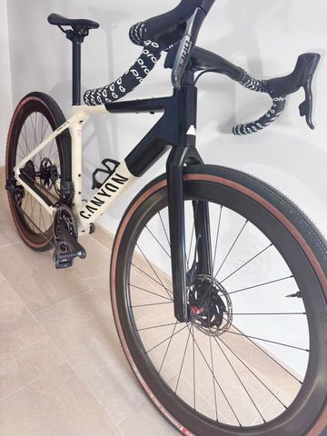 Used Canyon Grail SRAM Force eTap AXS 2024 Road & Gravel, Black — image 4 of 13