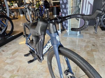 Brugt Bianchi Oltre Comp Ultegra Di2 2025 2025 Road & Gravel — billede 5 af 7