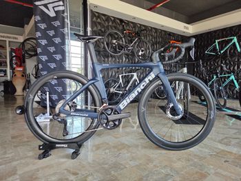 Bianchi, Oltre Comp Ultegra Di2 2025