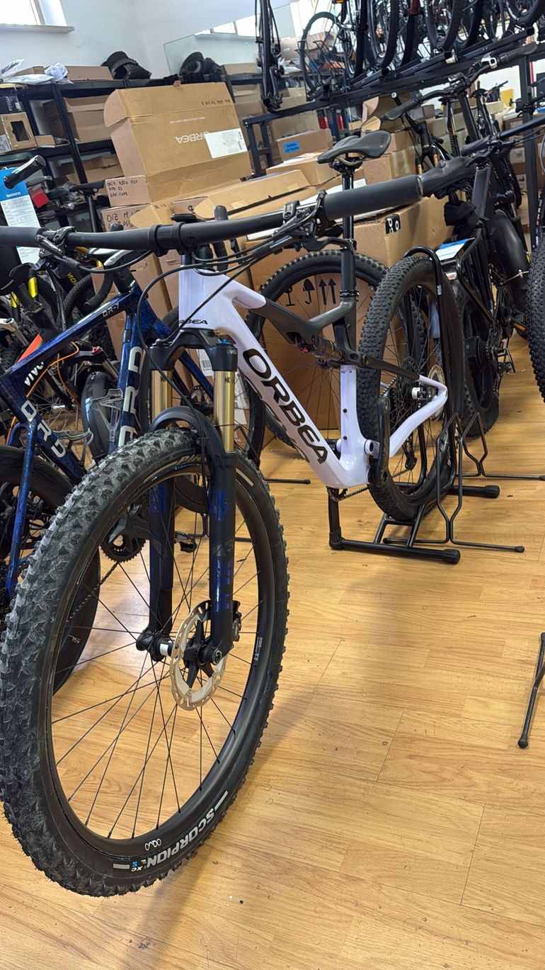 Used Orbea Oiz SRAM XX1 2024 Mountainbike, Viola — image 1 of 5
