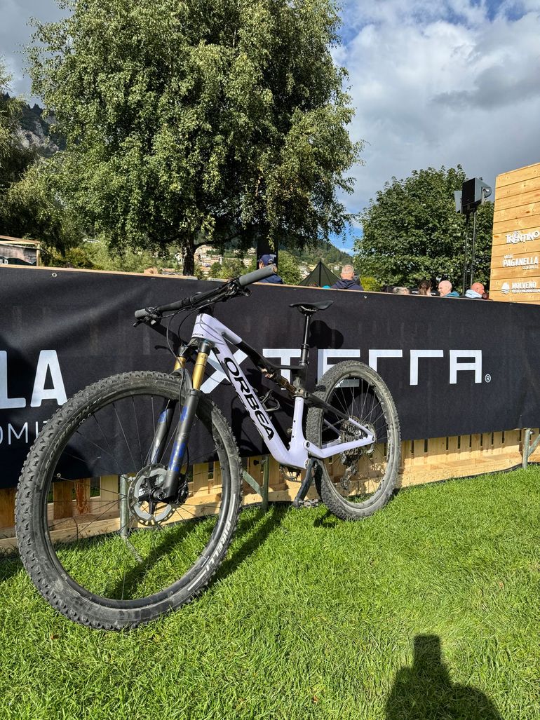 Used Orbea Oiz SRAM XX1 2024 Mountainbike, Viola — image 3 of 5