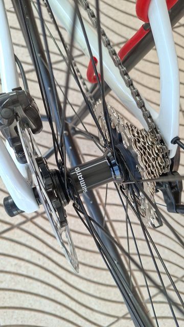 Gebrauchtes Pinarello X1 105 2025 2025 Road & Gravel, Weiß — Bild 4 von 14