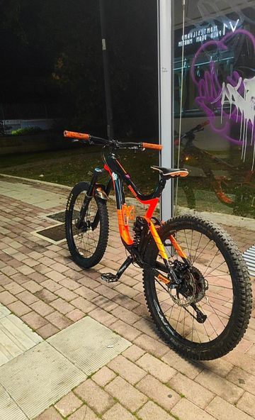 Tweedehands Giant Reign Shimano Deore 2017 Mountainbike — afbeelding 3 van 5