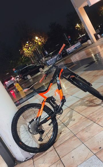 Tweedehands Giant Reign Shimano Deore 2017 Mountainbike — afbeelding 2 van 5