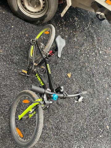 Used Trek Wahoo 20 2022 2022 Youth, Black — image 2 of 6