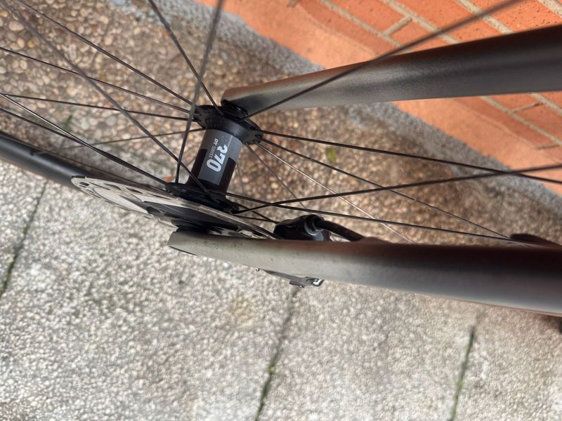 Używany Specialized Aethos Expert 2022 2022 Road & Gravel — zdjęcie 8 z 13