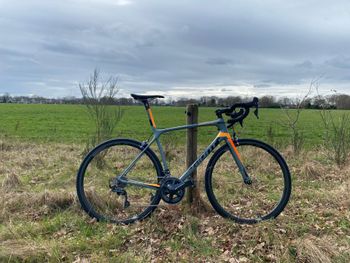 Used Giant TCR Advanced SL 2-KOM 2018 2018 Road & Gravel — image 9 of 9