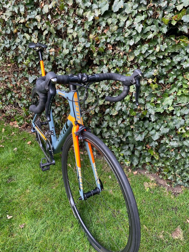Used Giant TCR Advanced SL 2-KOM 2018 2018 Road & Gravel — image 8 of 9