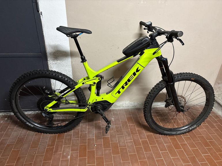 Used Trek Powerfly LT 9.7 2020 2020 Mountainbike, Green, 27.5 (650B) — image 1 of 4