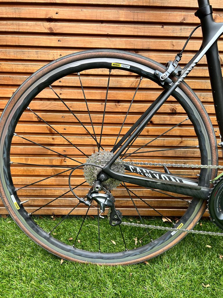 Used Canyon Ultimate Shimano Ultegra 2017 Road & Gravel, Schwarz — image 7 of 25