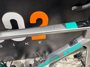 Focus IZALCO MAX 9.8 2022 2022 Road & Gravel usato, Grigio chiaro — immagine 6 di 7