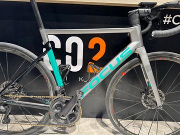 Focus IZALCO MAX 9.8 2022 2022 Road & Gravel usato, Grigio chiaro — immagine 2 di 7
