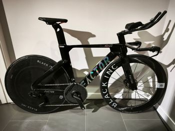 Factor, Hanzo Shimano Dura Ace Di2