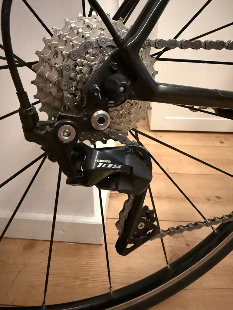 Used Focus IZALCO RACE 9.7 2019 2019 Road & Gravel, Black — image 8 of 10