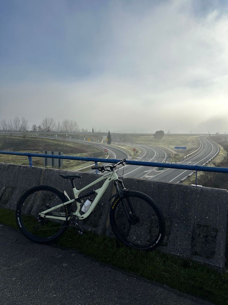 Tweedehands Cannondale Habit 4 2024 2024 Mountainbike — afbeelding 1 van 5