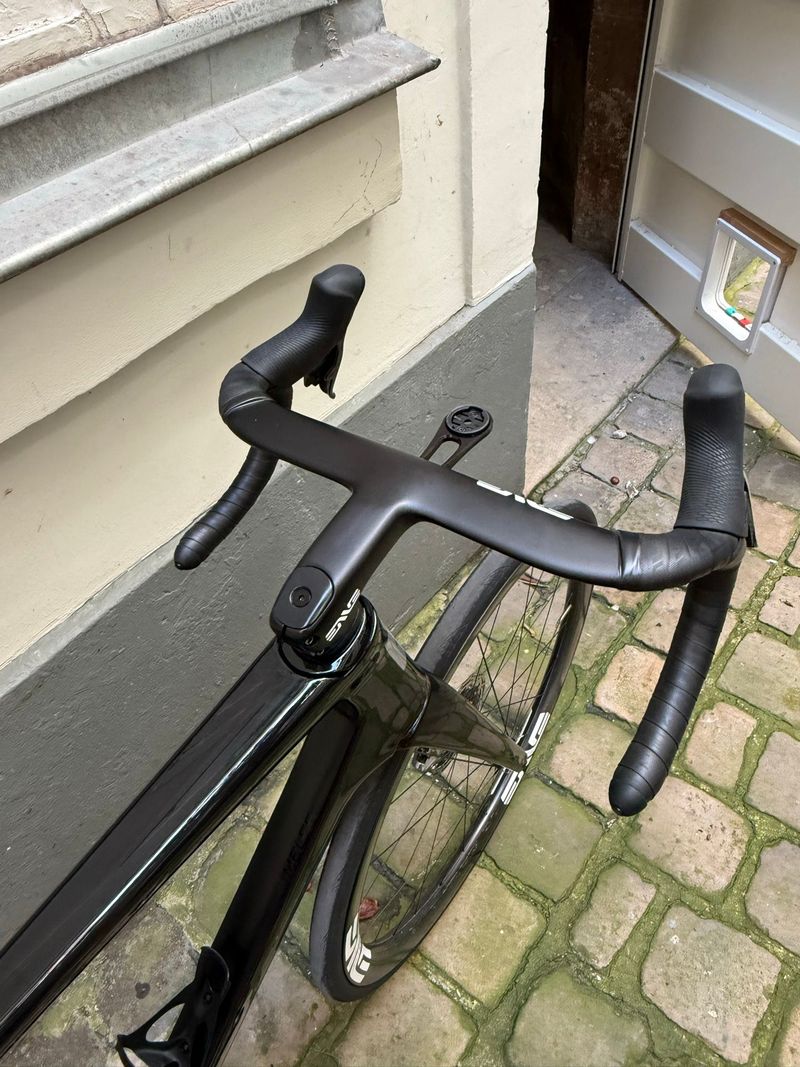 Używany Enve Melee PRO RED 2025 2024 Road & Gravel — zdjęcie 2 z 6