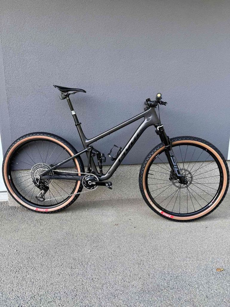 Used Pivot Mach 4 Sram Eagle Transmission XX SL 2025 Mountainbike, Black — image 1 of 4