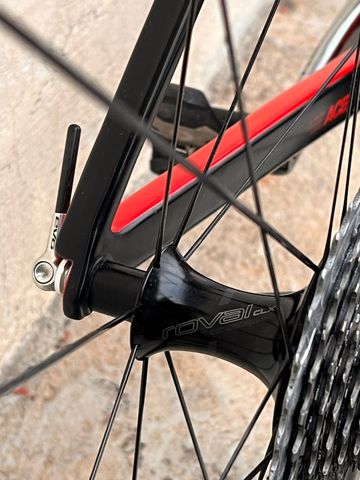 Used BMC Roadmachine SRAM Red eTap AXS 2018 Road & Gravel, Red — image 4 of 6