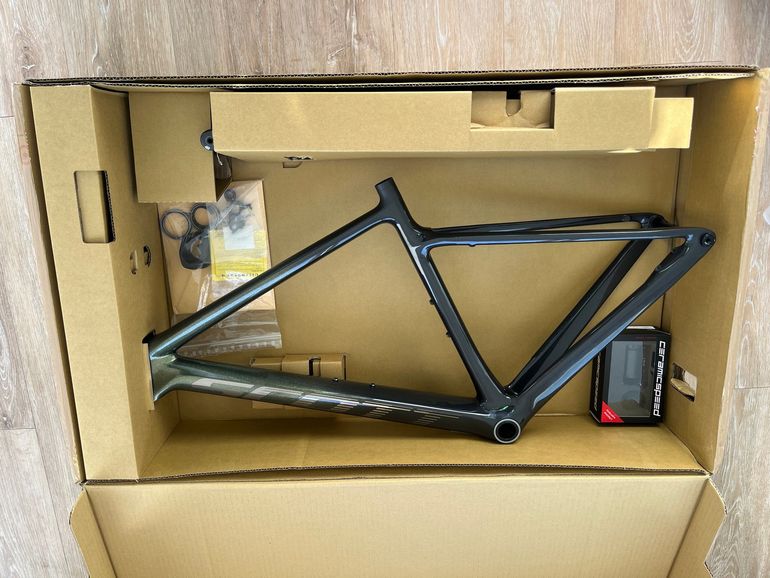Used Scott Addict 30 2024 Frameset 2024 Road & Gravel — image 3 of 17