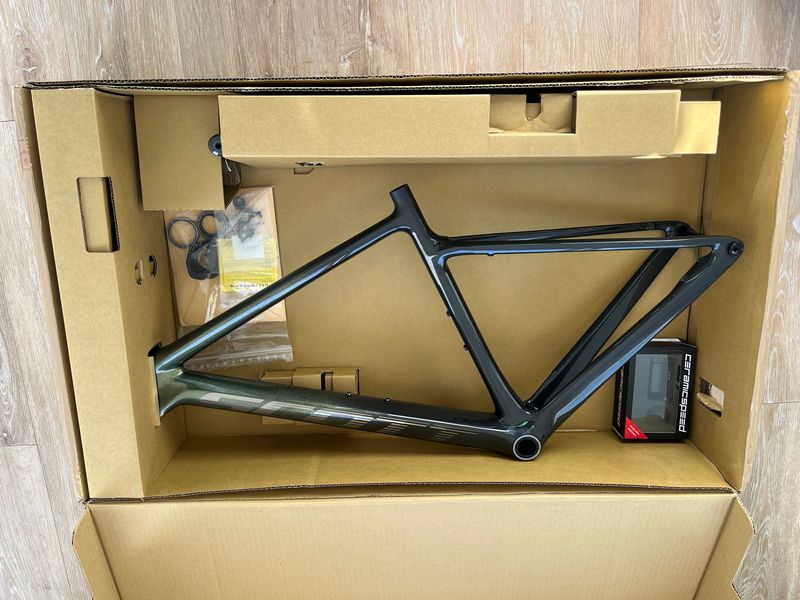 Used Scott Addict 30 2024 Frameset 2024 Road & Gravel, Green — image 3 of 17