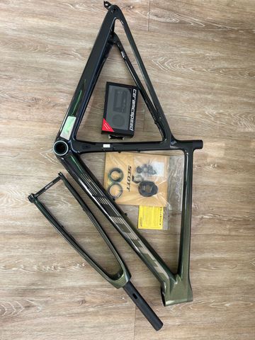 Used Scott Addict 30 2024 Frameset 2024 Road & Gravel, Green — image 7 of 17