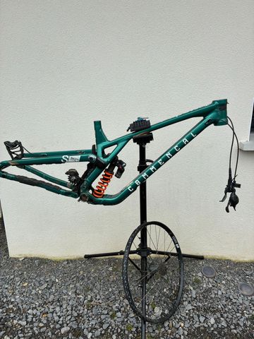 Used Commencal RACE KIT SUPREME Frameset 2023 Mountainbike, Green — image 3 of 3