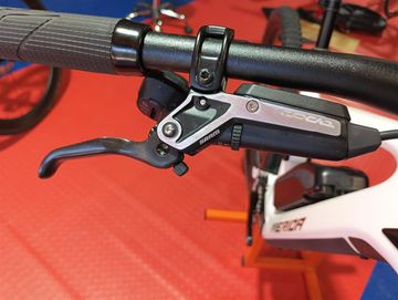 Merida eONE-SIXTY 10K 2024 2026 Mountainbike usato, Bianco — immagine 8 di 15