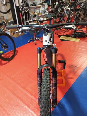 Merida eONE-SIXTY 10K 2024 2026 Mountainbike usato, Bianco — immagine 10 di 15