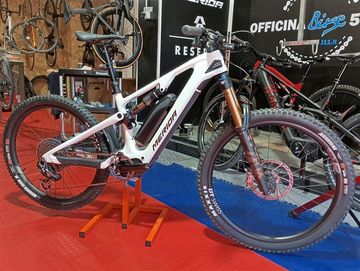 Merida eONE-SIXTY 10K 2024 2026 Mountainbike usato, Bianco — immagine 2 di 15