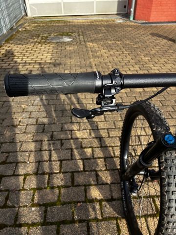 Used Canyon Neuron CF 9 SL 2022 2022 Mountainbike, White, 29 — image 10 of 10