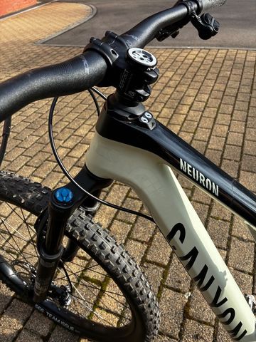 Used Canyon Neuron CF 9 SL 2022 2022 Mountainbike, White, 29 — image 8 of 10