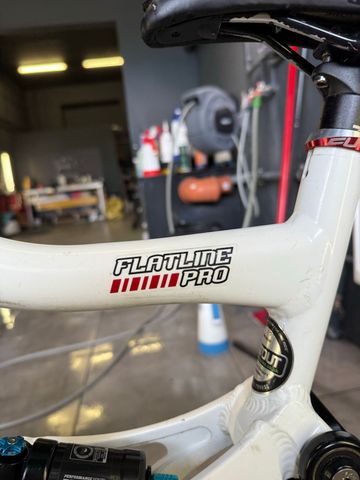 Used Rocky Mountain Flatline Pro 2013 2013 Mountainbike, White, 26 — image 5 of 10