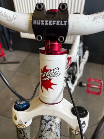 Used Rocky Mountain Flatline Pro 2013 2013 Mountainbike, White, 26 — image 4 of 10