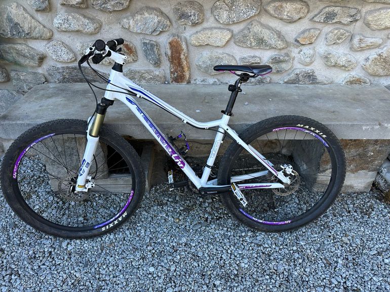 Used Liv Tempt 2 2016 2016 Mountainbike, Weiß, 27.5 — image 2 of 7