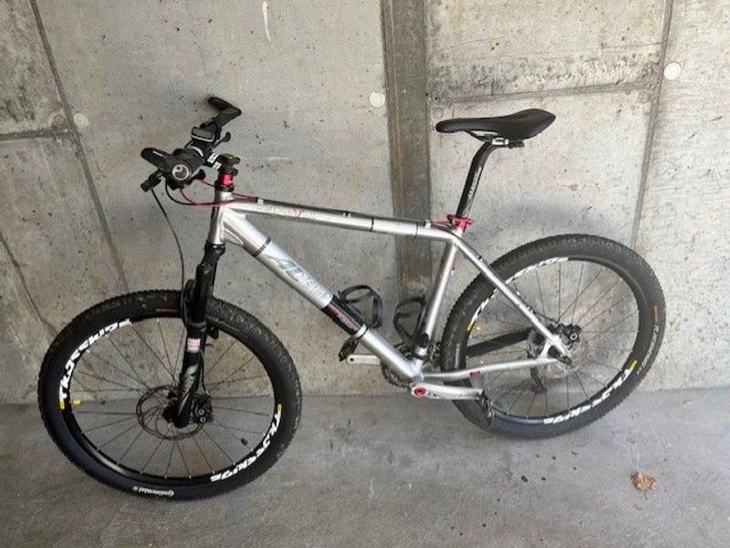 Gebrauchtes Red Bull (Rose) AL Team 2006 Mountainbike, Hellgrau — Bild 1 von 10