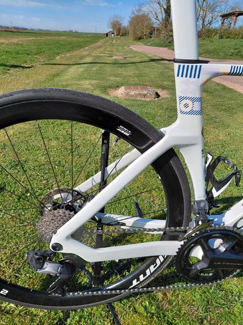 Used Orbea Orca Shimano Ultegra Di2 2025 Road & Gravel, White — image 10 of 11