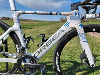 Used Orbea Orca Shimano Ultegra Di2 2025 Road & Gravel, White — image 3 of 11