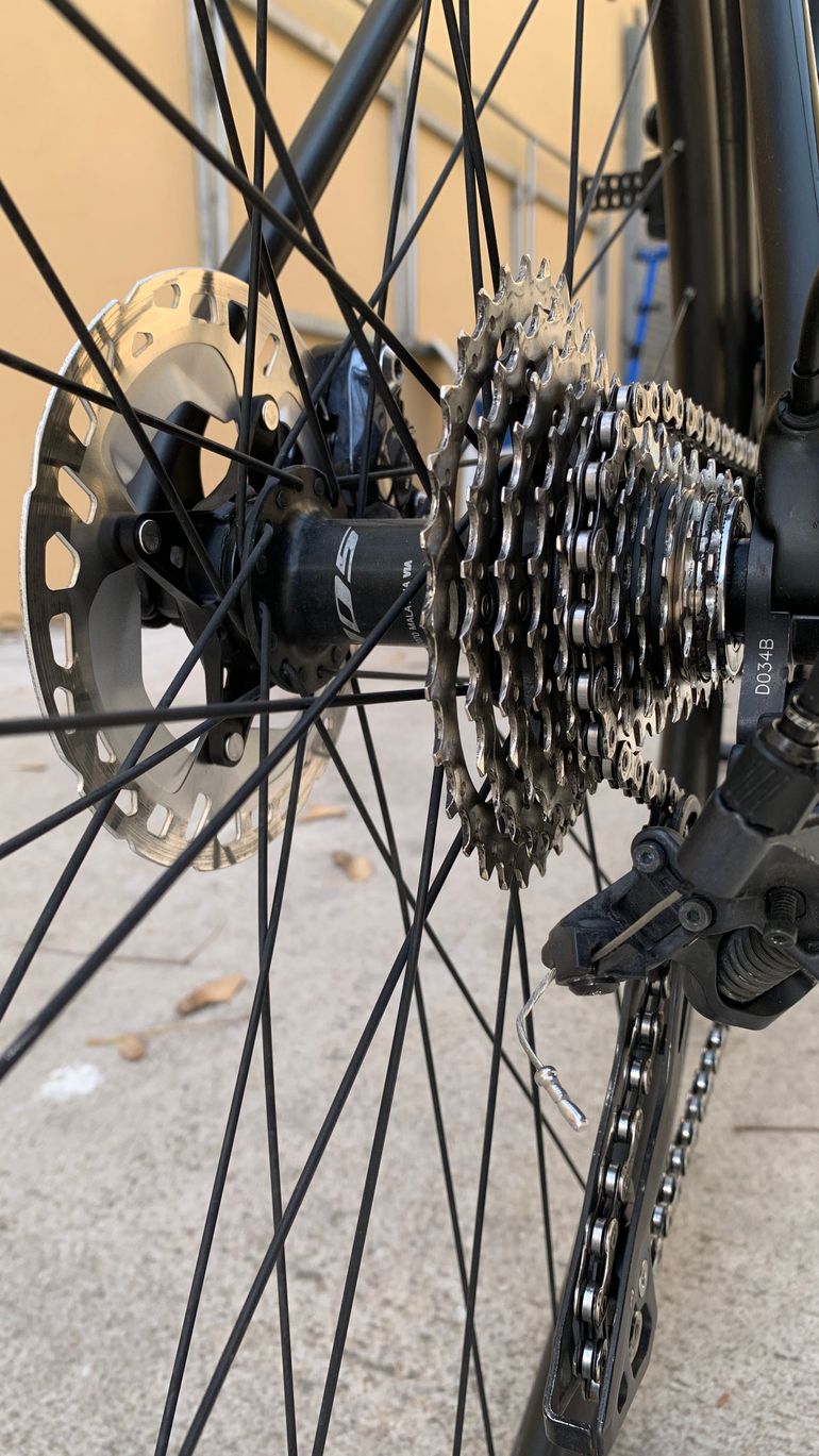Used Fuji SL 2.1 Full Carbon Shimano Ultegra 11sp Disc - Size M 2020 Road & Gravel, Black — image 7 of 9