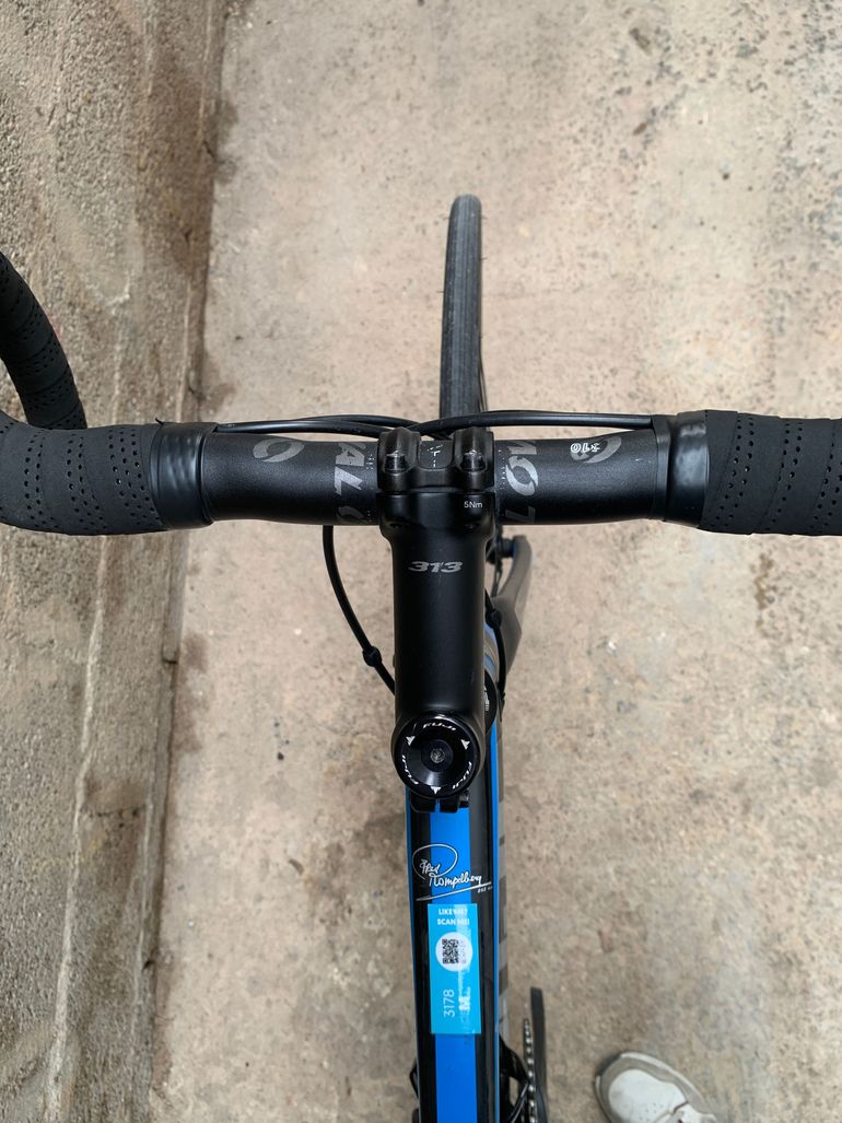 Used Fuji SL 2.1 Full Carbon Shimano Ultegra 11sp Disc - Size M 2020 Road & Gravel, Black — image 2 of 9