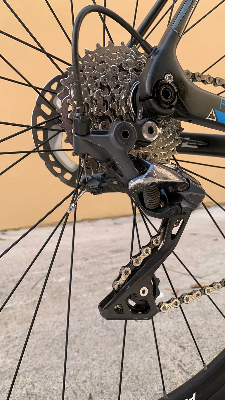 Used Fuji SL 2.1 Full Carbon Shimano Ultegra 11sp Disc - Size M 2020 Road & Gravel, Black — image 6 of 9