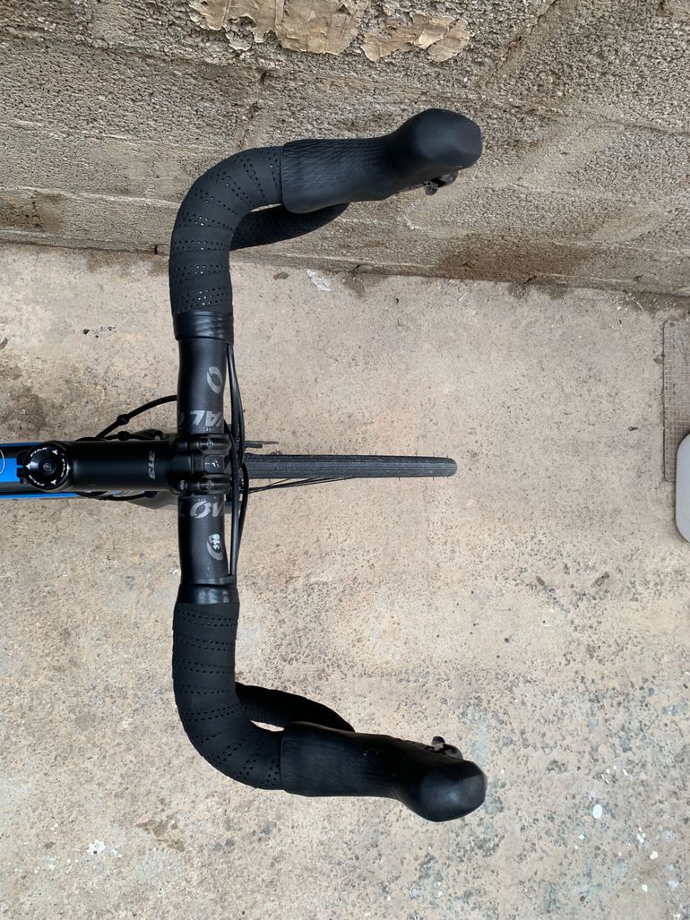 Used Fuji SL 2.1 Full Carbon Shimano Ultegra 11sp Disc - Size M 2020 Road & Gravel, Black — image 3 of 9