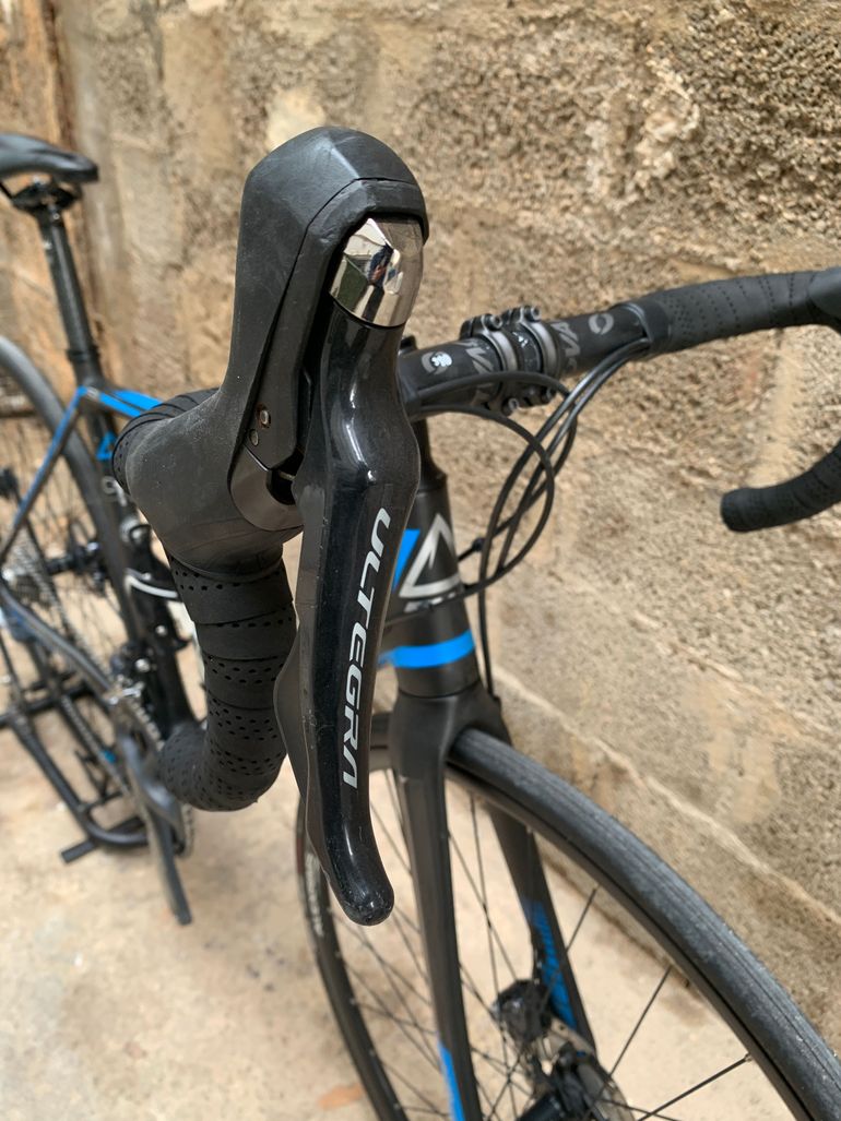 Used Fuji SL 2.1 Full Carbon Shimano Ultegra 11sp Disc - Size M 2020 Road & Gravel, Black — image 7 of 9