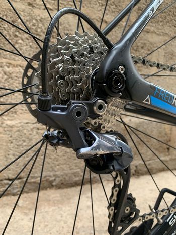 Used Fuji SL 2.1 Full Carbon Shimano Ultegra 11sp Disc - Size M 2020 Road & Gravel, Black — image 5 of 9